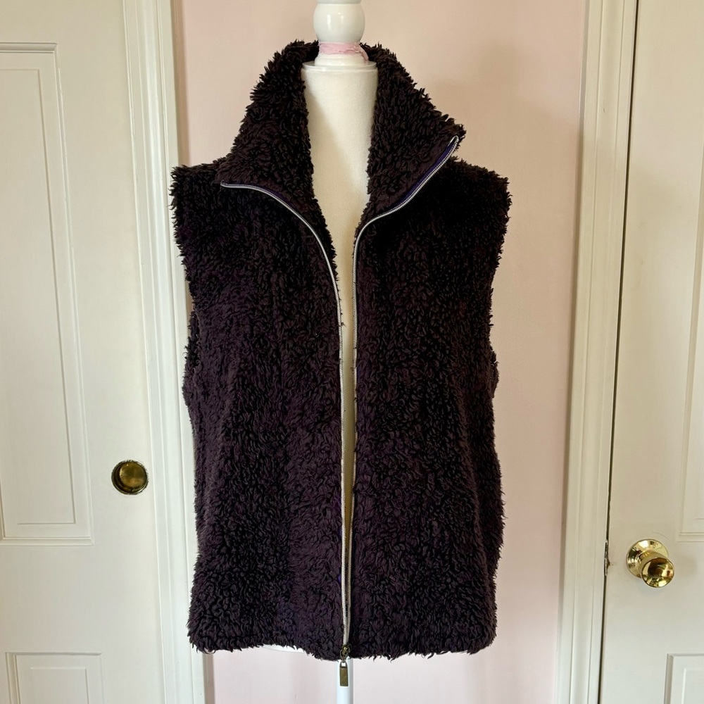 Women’s shag vest by Habitat in plum/purple. Size small.